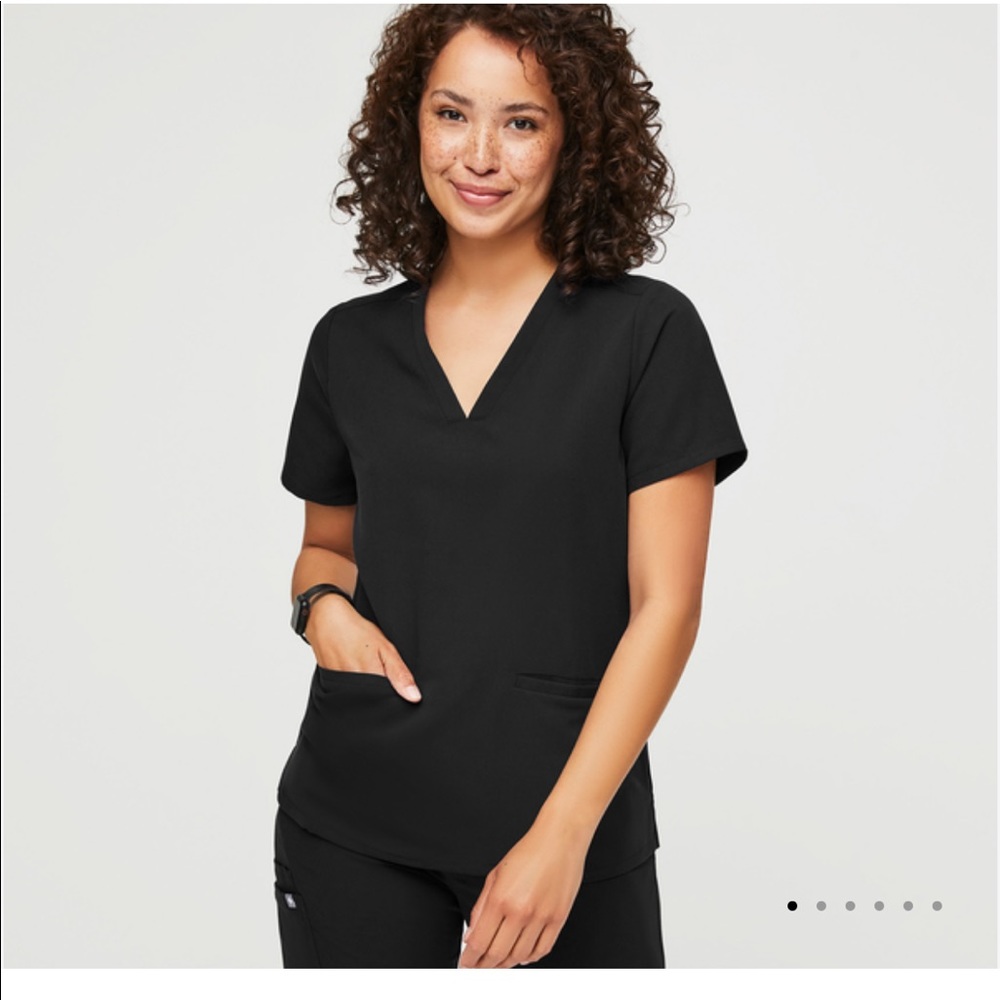 Figs Women Top: Black XL